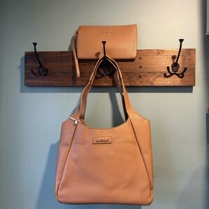 🔥🆕🔥 LUXEBOLD Vegan Leather Tote & Matching Wristlet Set – Tan/Camel